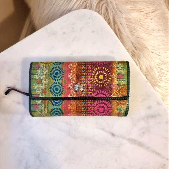 Fossil Clutch - Picture 1 of 7